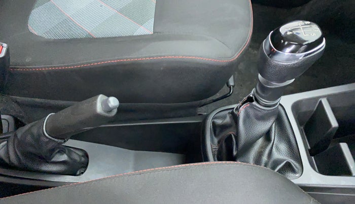 2021 Renault Kwid RXT, Petrol, Manual, 7,037 km, Gear Lever