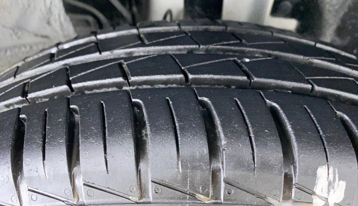 2021 Renault Kwid RXT, Petrol, Manual, 7,037 km, Right Front Tyre Tread