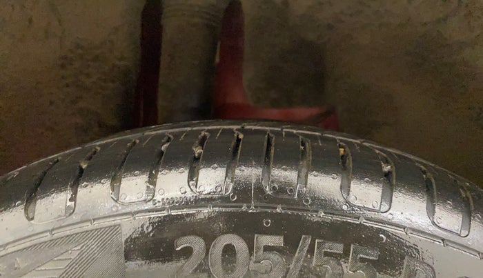 2017 Skoda Octavia STYLE PLUS AT 1.8 TSI, Petrol, Automatic, 1,14,712 km, Right Rear Tyre Tread