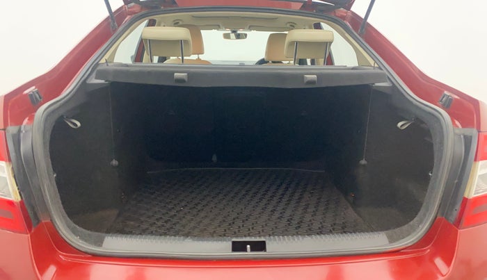 2017 Skoda Octavia STYLE PLUS AT 1.8 TSI, Petrol, Automatic, 1,14,712 km, Boot Inside