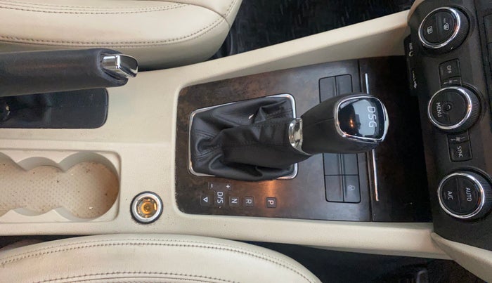 2017 Skoda Octavia STYLE PLUS AT 1.8 TSI, Petrol, Automatic, 1,14,712 km, Gear Lever