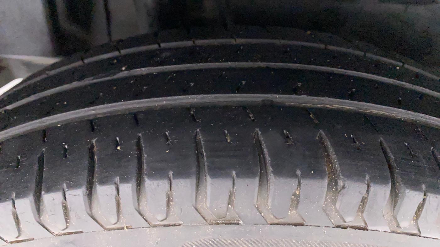 2017 Maruti Dzire VXI, Petrol, Manual, 39,213 km, Right Rear Tyre Tread