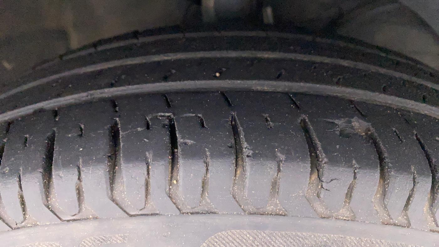 2017 Maruti Dzire VXI, Petrol, Manual, 39,213 km, Right Front Tyre Tread