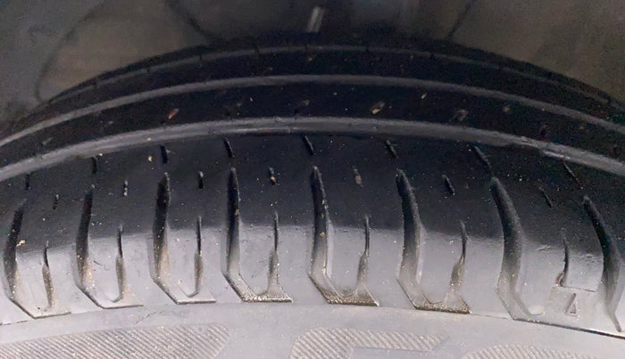 2017 Maruti Dzire VXI, Petrol, Manual, 39,213 km, Left Front Tyre Tread