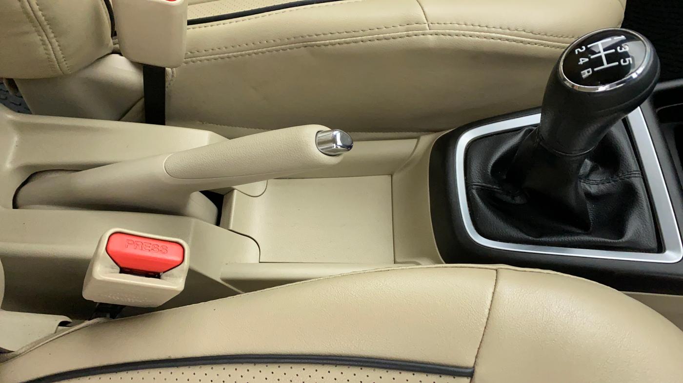 2017 Maruti Dzire VXI, Petrol, Manual, 39,213 km, Gear Lever