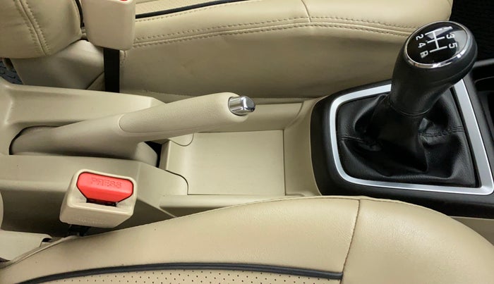 2017 Maruti Dzire VXI, Petrol, Manual, 39,213 km, Gear Lever