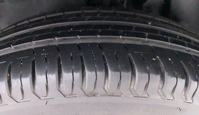 2017 Maruti Dzire VXI, Petrol, Manual, 39,213 km, Left Rear Tyre Tread
