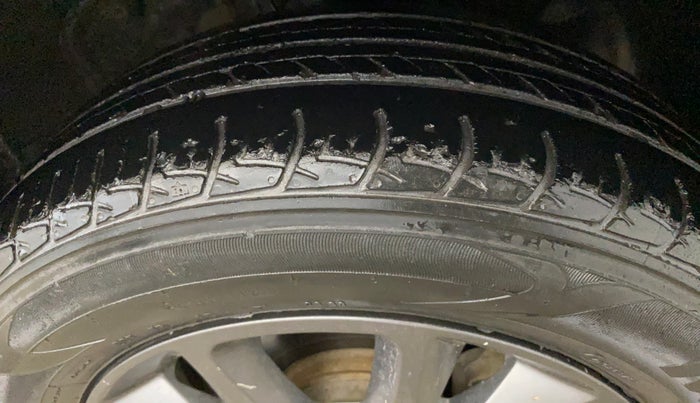 2019 Hyundai Elite i20 SPORTZ PLUS 1.2, Petrol, Manual, 69,353 km, Right Front Tyre Tread