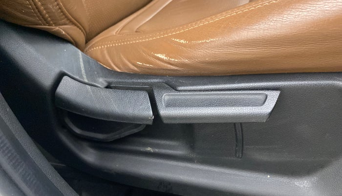 2019 Hyundai VENUE SX PLUS 1.0 TURBO DCT, Petrol, Automatic, 32,201 km, Driver Side Adjustment Panel