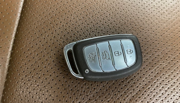 2019 Hyundai VENUE SX PLUS 1.0 TURBO DCT, Petrol, Automatic, 32,201 km, Key Close Up