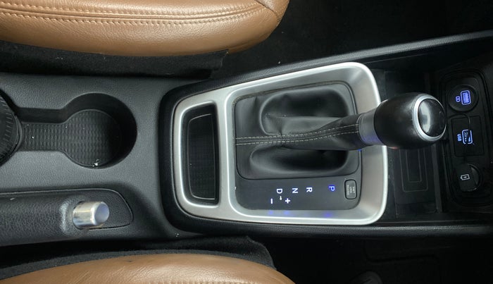 2019 Hyundai VENUE SX PLUS 1.0 TURBO DCT, Petrol, Automatic, 32,201 km, Gear Lever