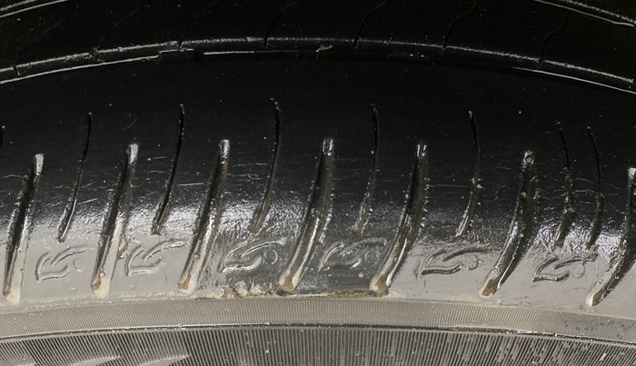 2019 Hyundai VENUE SX PLUS 1.0 TURBO DCT, Petrol, Automatic, 32,201 km, Right Rear Tyre Tread