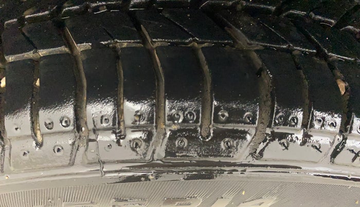 2016 Ford Figo Aspire TITANIUM 1.2 PETROL, Petrol, Manual, 80,896 km, Right Rear Tyre Tread