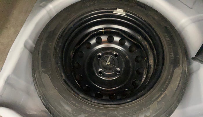 2016 Ford Figo Aspire TITANIUM 1.2 PETROL, Petrol, Manual, 80,896 km, Spare Tyre