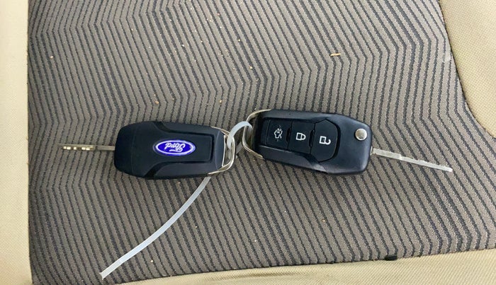 2016 Ford Figo Aspire TITANIUM 1.2 PETROL, Petrol, Manual, 80,896 km, Key Close Up