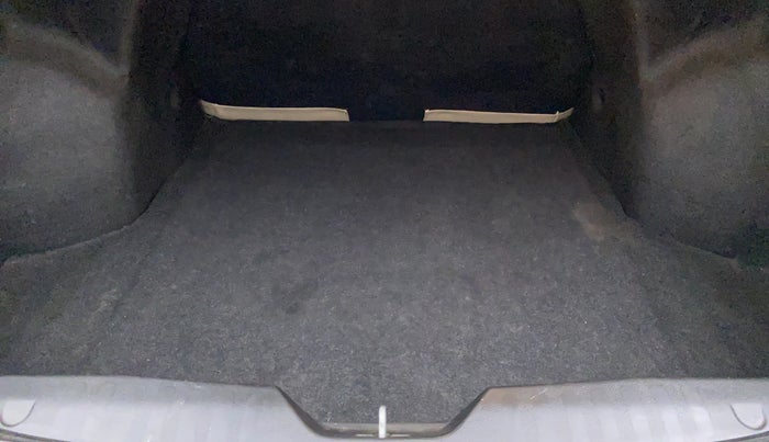 2017 Maruti Ciaz ZETA 1.4 VVT, Petrol, Manual, 69,569 km, Boot Inside