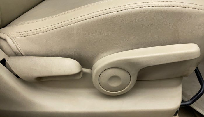 2017 Maruti Ciaz ZETA 1.4 VVT, Petrol, Manual, 69,569 km, Driver Side Adjustment Panel