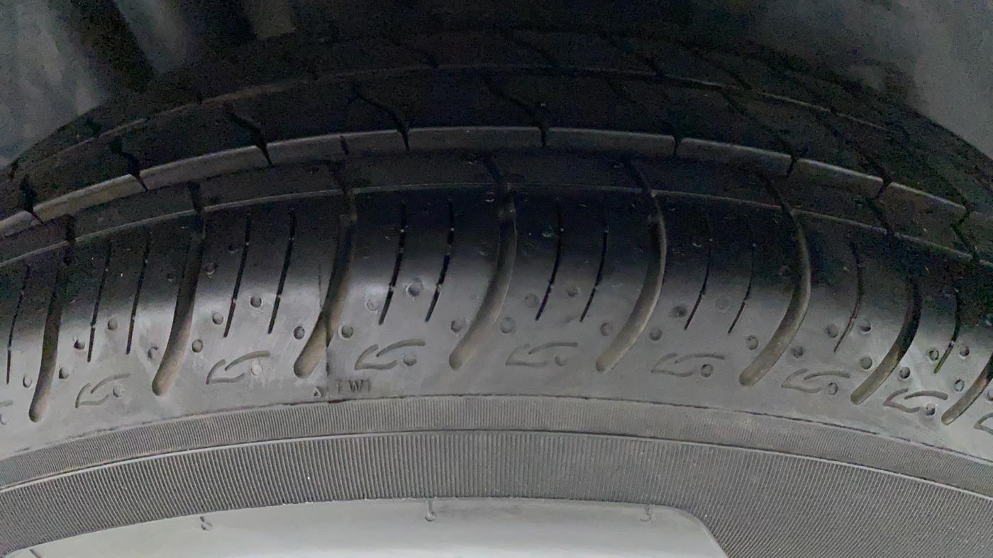 2017 Maruti Ciaz ZETA 1.4 VVT, Petrol, Manual, 69,569 km, Right Rear Tyre Tread