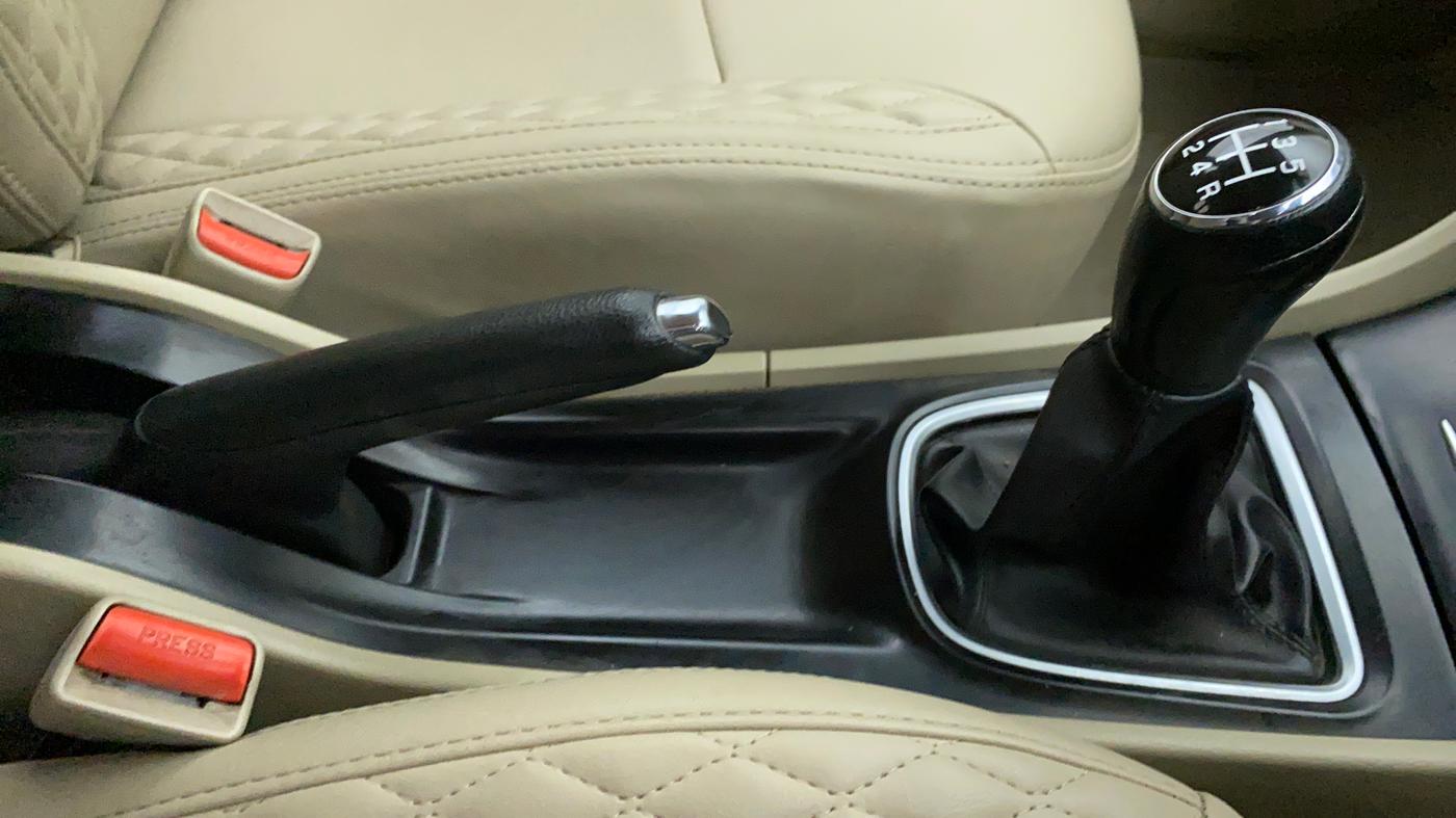 2017 Maruti Ciaz ZETA 1.4 VVT, Petrol, Manual, 69,569 km, Gear Lever
