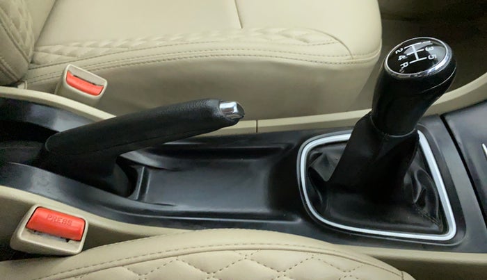 2017 Maruti Ciaz ZETA 1.4 VVT, Petrol, Manual, 69,569 km, Gear Lever