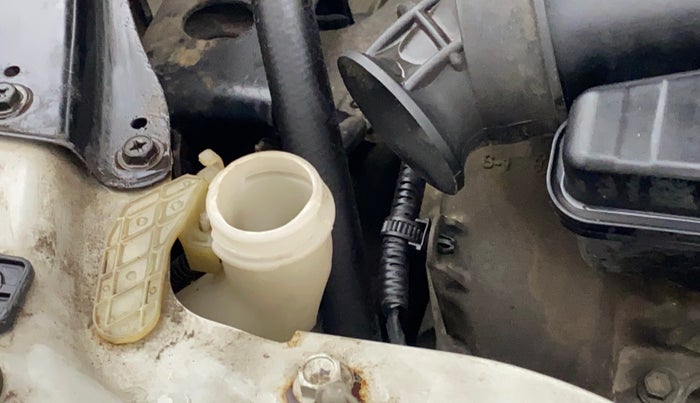 2012 Maruti Swift VXI, Petrol, Manual, 45,422 km, Front windshield - Wiper bottle cap missing