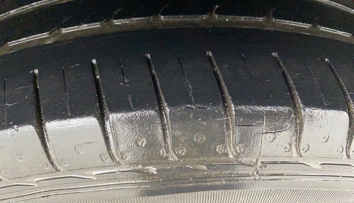 2016 Hyundai Elite i20 SPORTZ 1.2, Petrol, Manual, 23,990 km, Left Rear Tyre Tread