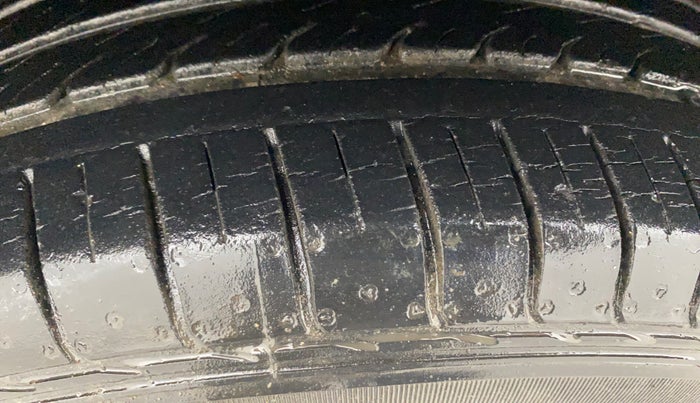 2016 Hyundai Elite i20 SPORTZ 1.2, Petrol, Manual, 23,990 km, Left Front Tyre Tread