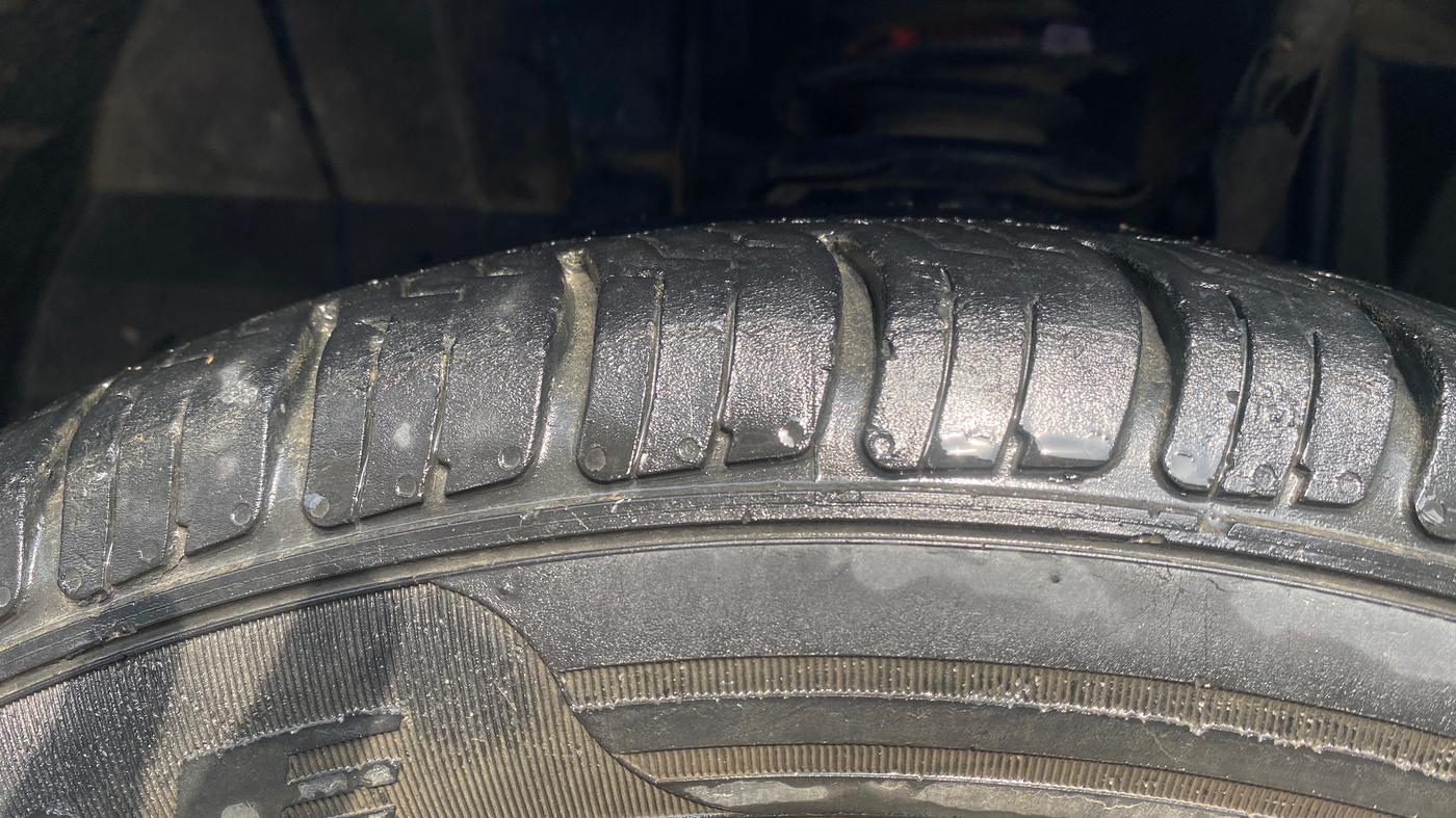 2021 Renault TRIBER RXZ AMT, Petrol, Automatic, 63,518 km, Left Front Tyre Tread