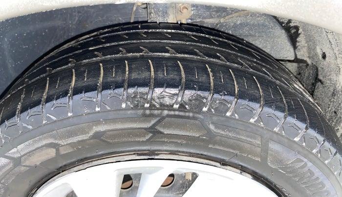 2021 Maruti Ertiga VXI CNG, CNG, Manual, 1,26,683 km, Right Front Tyre Tread