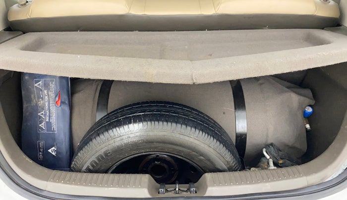 2016 Hyundai i10 SPORTZ 1.1, CNG, Manual, 1,13,611 km, Boot Inside