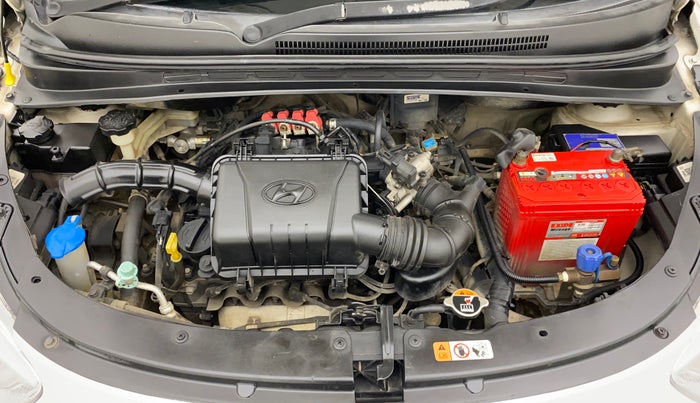 2016 Hyundai i10 SPORTZ 1.1, CNG, Manual, 1,13,611 km, Engine View