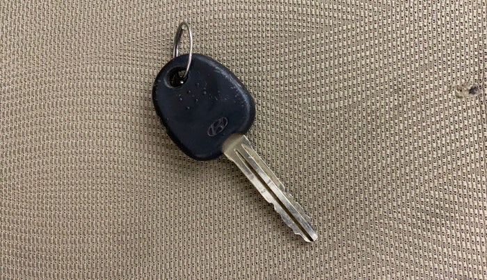 2016 Hyundai i10 SPORTZ 1.1, CNG, Manual, 1,13,611 km, Key Close Up