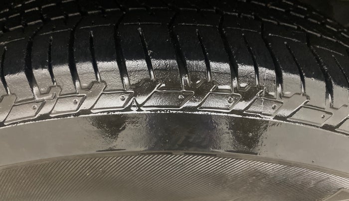 2020 Tata Harrier XZA PLUS 2.0L DARK EDITION, Diesel, Automatic, 1,15,220 km, Right Front Tyre Tread