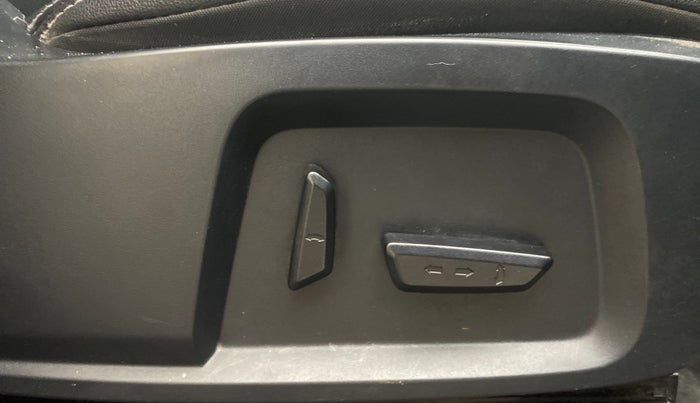 2020 Tata Harrier XZA PLUS 2.0L DARK EDITION, Diesel, Automatic, 1,15,220 km, Driver Side Adjustment Panel
