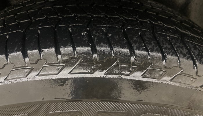 2020 Tata Harrier XZA PLUS 2.0L DARK EDITION, Diesel, Automatic, 1,15,220 km, Left Rear Tyre Tread