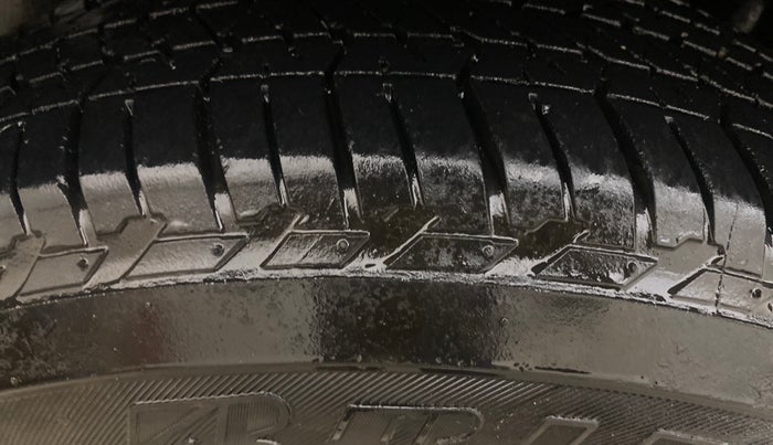 2020 Tata Harrier XZA PLUS 2.0L DARK EDITION, Diesel, Automatic, 1,15,220 km, Right Rear Tyre Tread