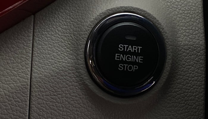 2021 Mahindra XUV300 W8 1.2 PETROL, Petrol, Manual, 55,848 km, Keyless Start/ Stop Button