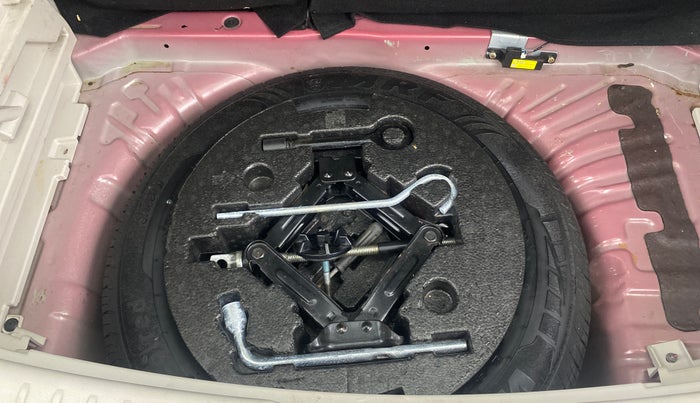 2021 Mahindra XUV300 W8 1.2 PETROL, Petrol, Manual, 55,848 km, Spare Tyre