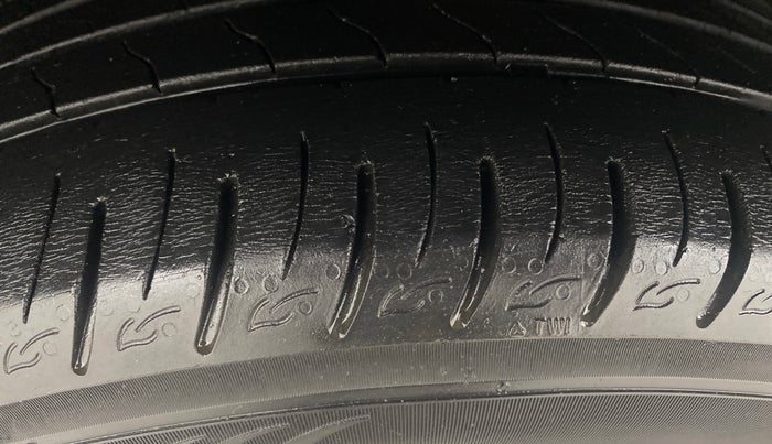 2021 Mahindra XUV300 W8 1.2 PETROL, Petrol, Manual, 55,848 km, Left Front Tyre Tread