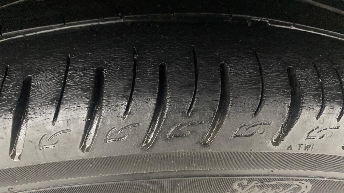 2021 Mahindra XUV300 W8 1.2 PETROL, Petrol, Manual, 55,848 km, Left Rear Tyre Tread