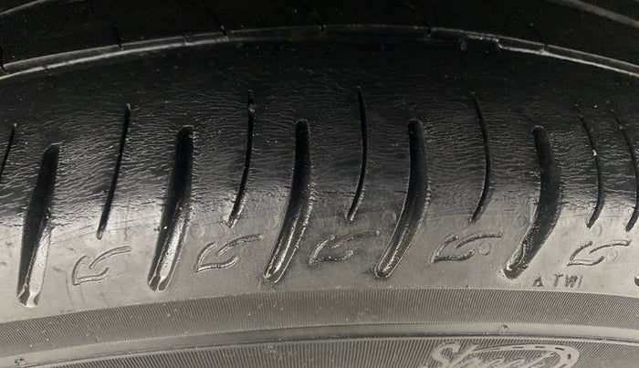 2021 Mahindra XUV300 W8 1.2 PETROL, Petrol, Manual, 55,848 km, Left Rear Tyre Tread