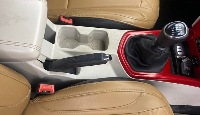 2021 Mahindra XUV300 W8 1.2 PETROL, Petrol, Manual, 55,848 km, Gear Lever