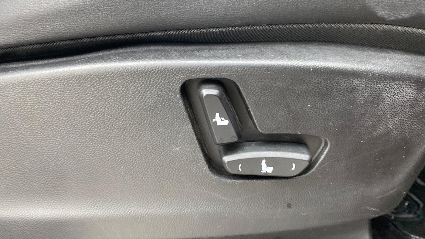 2019 MG HECTOR SHARP HYBRID 1.5 PETROL, Petrol, Manual, 62,044 km, Driver Side Adjustment Panel