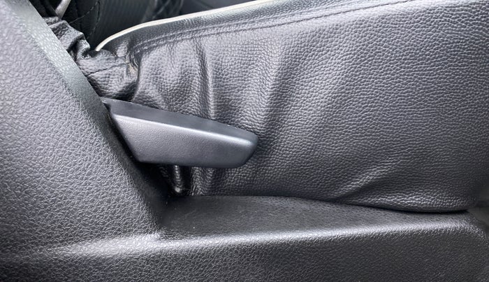 2020 Renault Duster RXS 106 PS MT, Petrol, Manual, 44,891 km, Driver Side Adjustment Panel