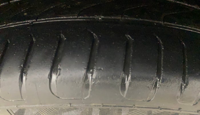 2017 Hyundai Elite i20 ASTA 1.2 (O), Petrol, Manual, 81,441 km, Right Front Tyre Tread