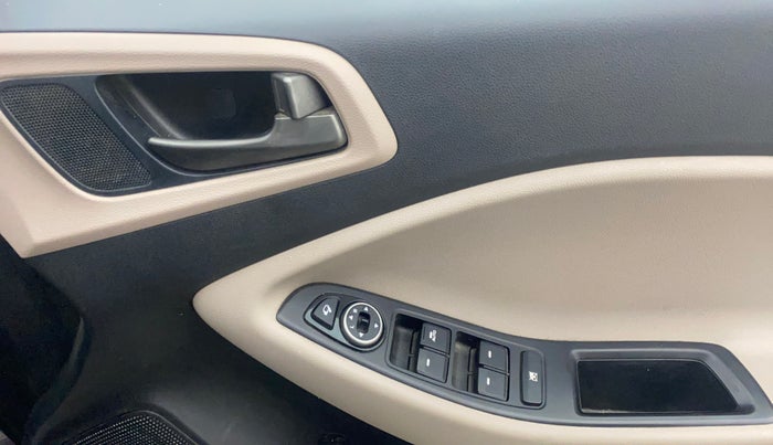 2017 Hyundai Elite i20 ASTA 1.2 (O), Petrol, Manual, 81,441 km, Driver Side Door Panels Control