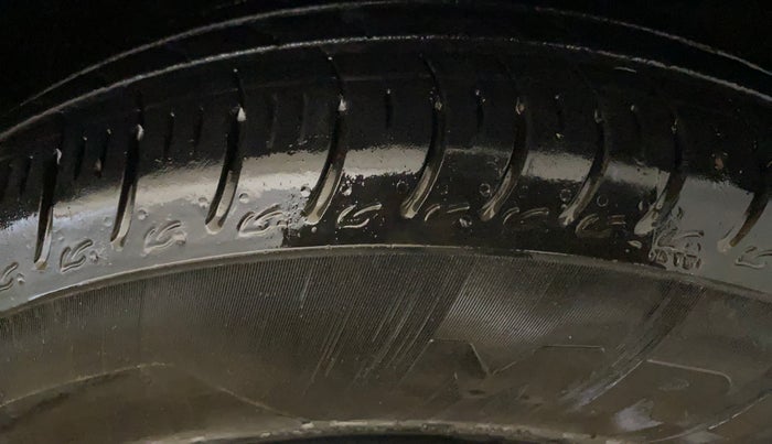 2024 Maruti Swift VXi AMT, Petrol, Automatic, 5,418 km, Right Front Tyre Tread