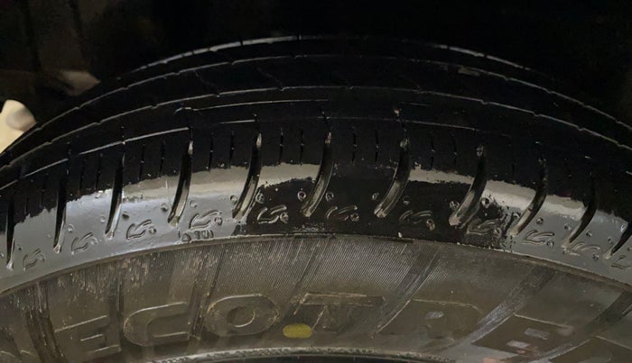 2024 Maruti Swift VXi AMT, Petrol, Automatic, 5,418 km, Right Rear Tyre Tread