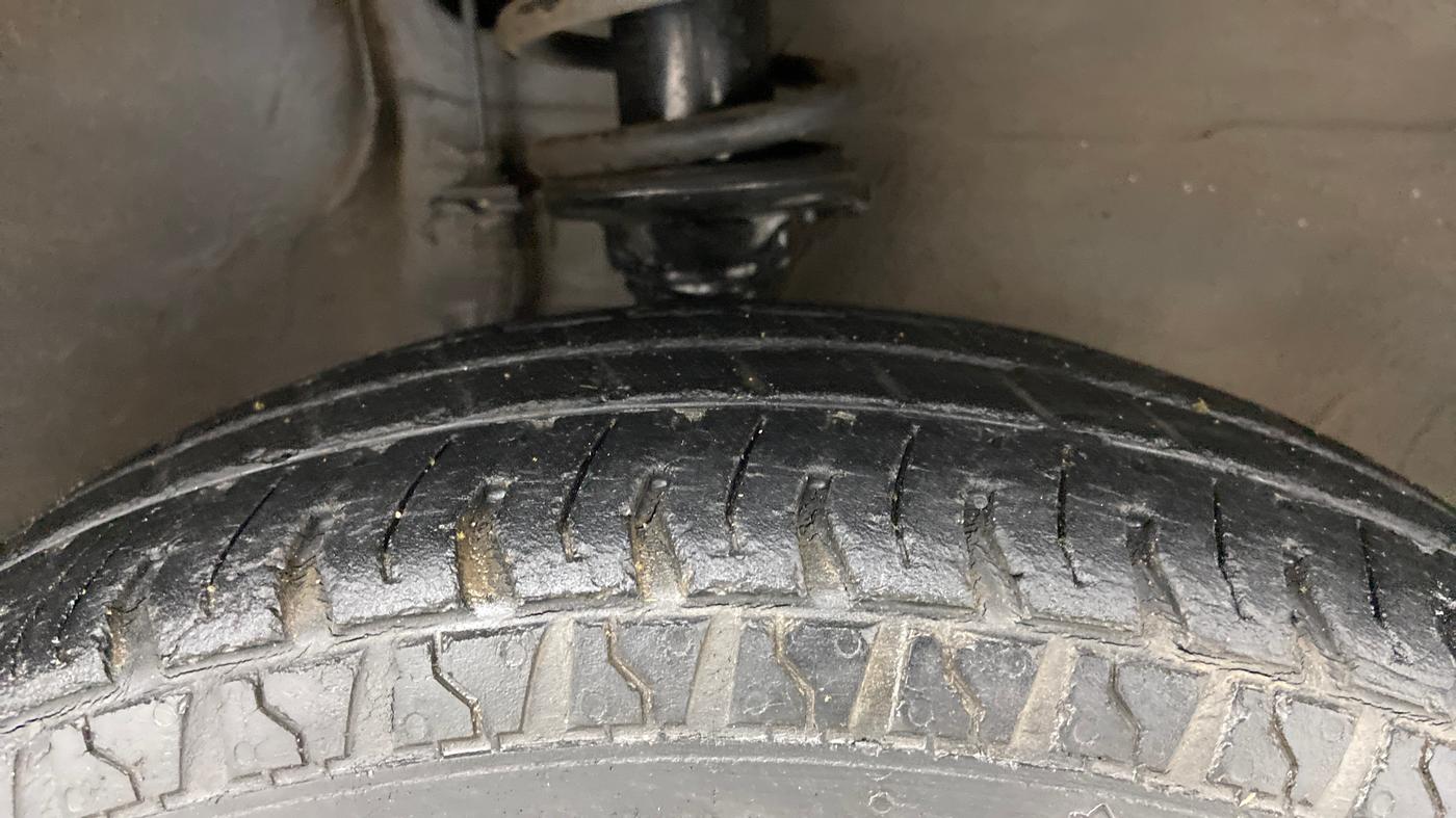 2015 Maruti Alto 800 LXI, Petrol, Manual, 72,308 km, Right Front Tyre Tread