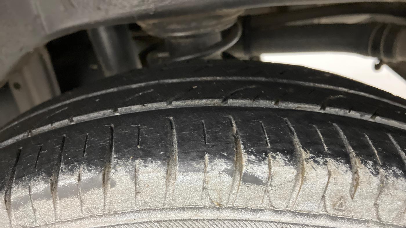 2015 Maruti Alto 800 LXI, Petrol, Manual, 72,308 km, Left Rear Tyre Tread